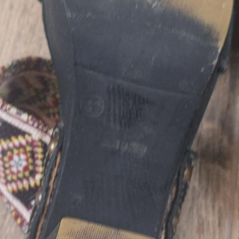 Sbicca Suede Embroidered Black Platform Clogs/ Sandals Sz. 41 (10/10.5)